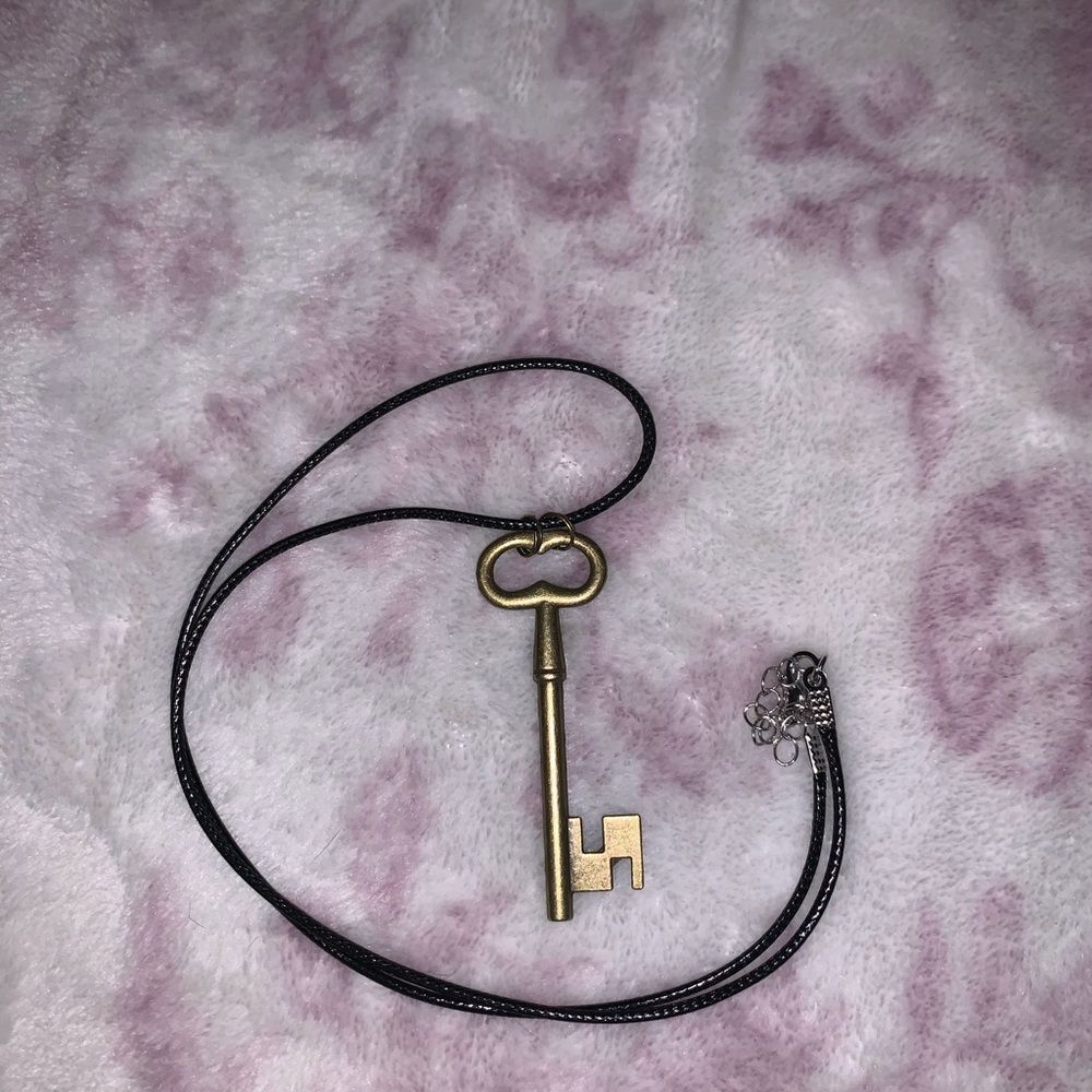 Large Key Necklace - Picture 2 of 2